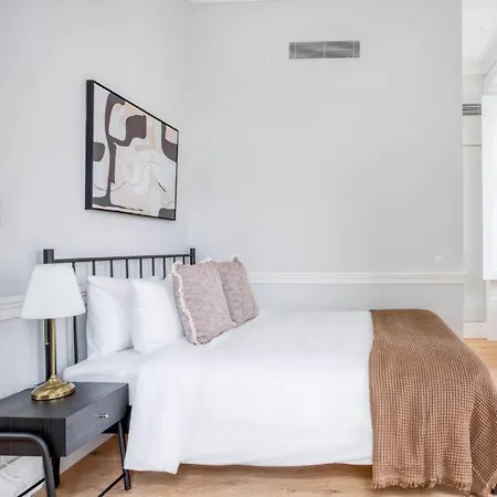 Private Bedrooms In The Heart Of * Lisbon
