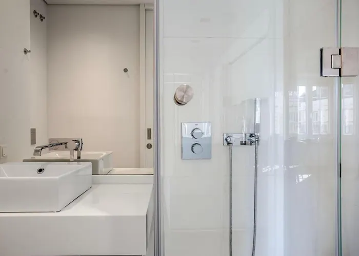 Private Bedrooms In The Heart Of Πανσιόν